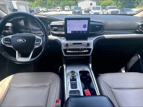 Used 2021 Ford Explorer XLT w/ Equipment Group 202A RWD image 14