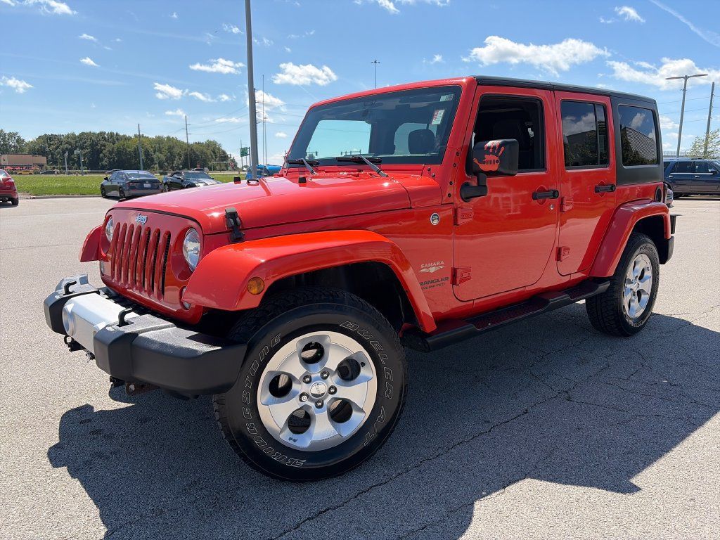 Used 2015 Jeep Wrangler Unlimited Sahara w/ Connectivity Group AWD/4WD image 3
