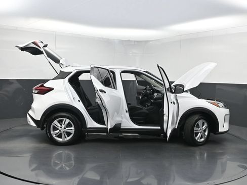 Used 2025 Nissan Kicks Play S FWD image 33
