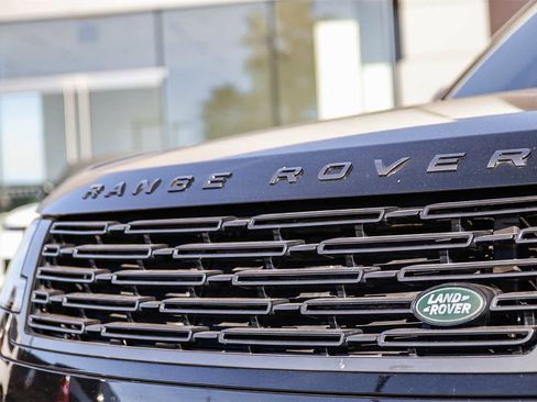 Used 2023 Land Rover Range Rover SE image 11
