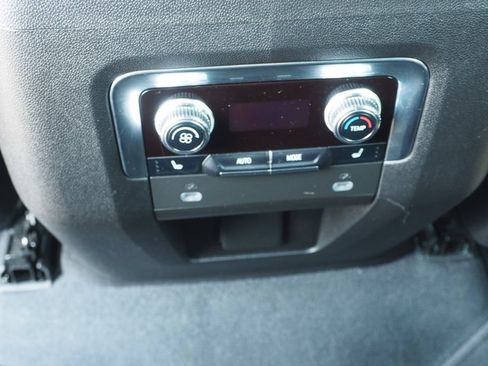 Used 2023 GMC Yukon SLT w/ SLT Premium Package AWD/4WD image 17