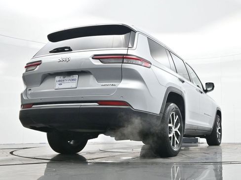 Used 2023 Jeep Grand Cherokee L Limited image 32