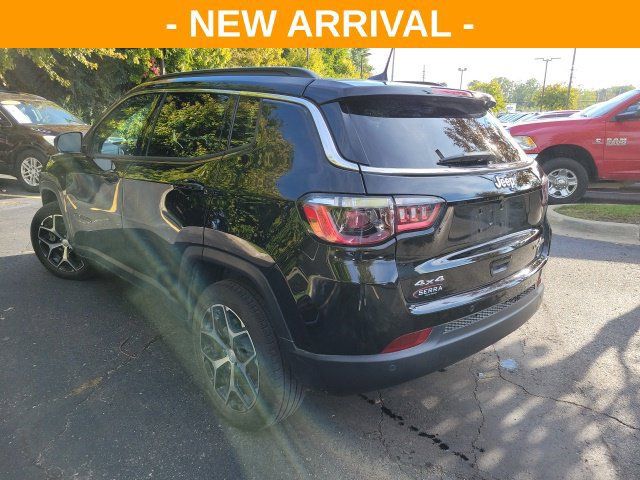 Used 2024 Jeep Compass Limited AWD/4WD image 5