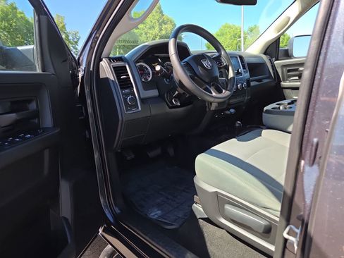 Used 2018 RAM 2500 Tradesman w/ Chrome Appearance Group AWD/4WD image 10