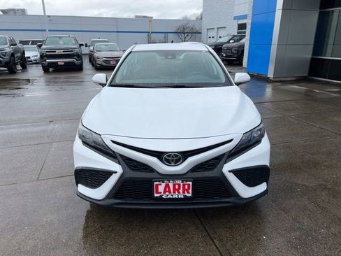 Used 2024 Toyota Camry SE image 3