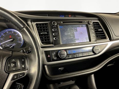 Used 2018 Toyota Highlander SE image 10