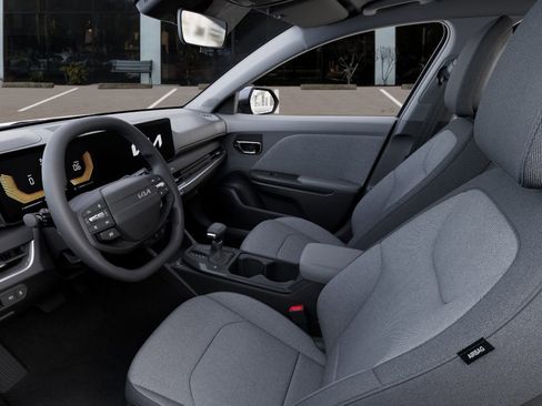 New 2025 Kia K4 LXS image 17