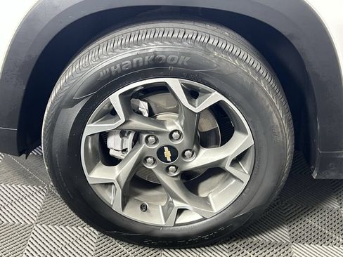 Used 2025 Chevrolet Trax LT FWD image 10