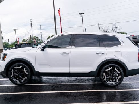 Used 2024 Kia Telluride EX w/ EX Captain's Chair Package FWD image 19