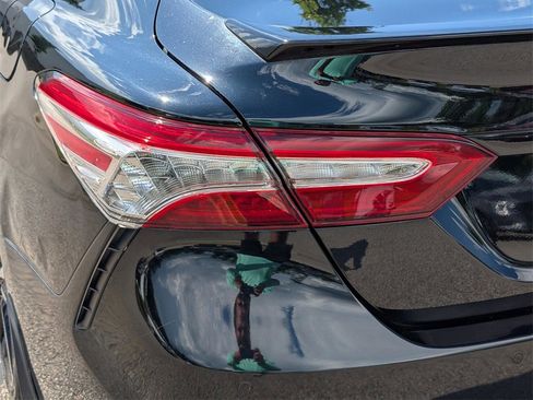 Used 2020 Toyota Camry XSE image 11