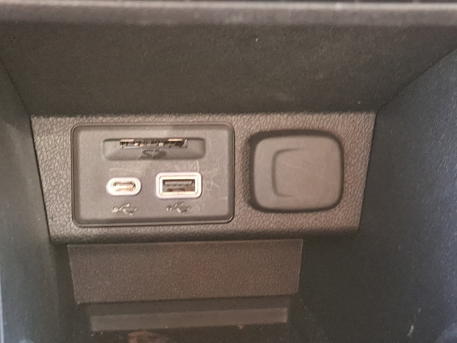 Used 2023 Chevrolet Bolt LT FWD image 23