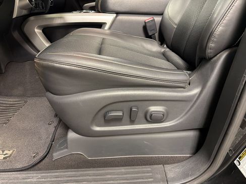 Used 2017 Nissan Titan PRO-4X AWD/4WD image 14