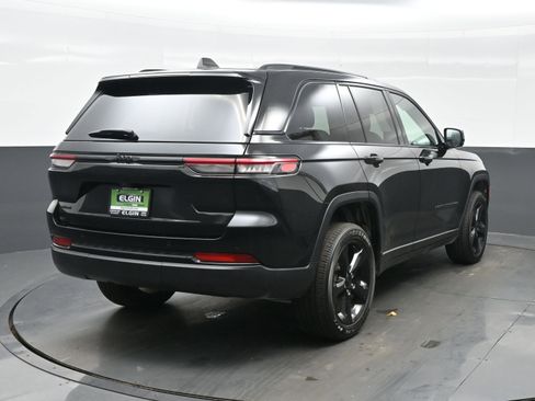 Used 2024 Jeep Grand Cherokee Altitude image 5