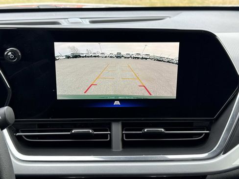 Used 2025 Chevrolet Trax LT image 4