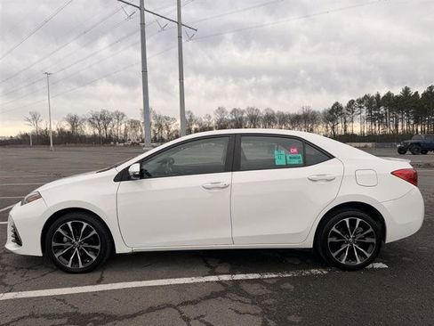 Used 2018 Toyota Corolla SE w/ SE Premium Package FWD image 5