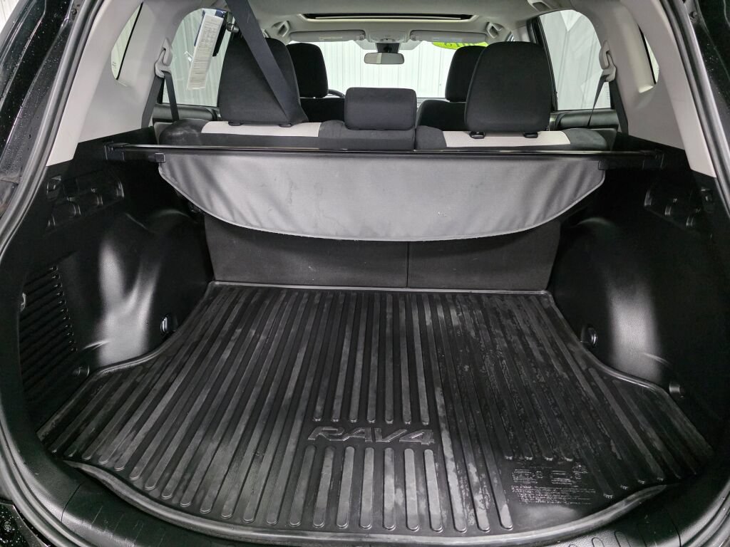 Used 2018 Toyota RAV4 XLE w/ Plus Extra Value Package AWD/4WD image 11
