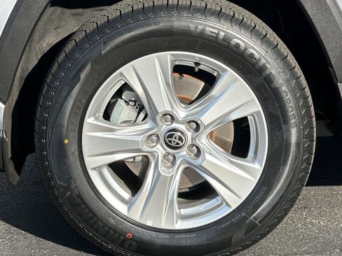 Used 2021 Toyota RAV4 XLE w/ Carpet Mat Package (TMS) image 25