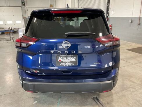 Used 2025 Nissan Rogue SV AWD/4WD image 5