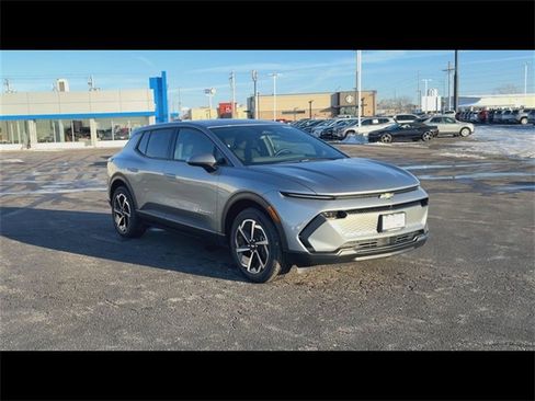 New 2026 Chevrolet Equinox EV LT image 2