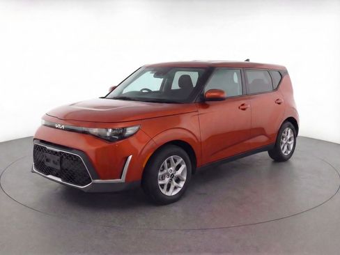 Used 2023 Kia Soul LX w/ Option Group 015 FWD image 3