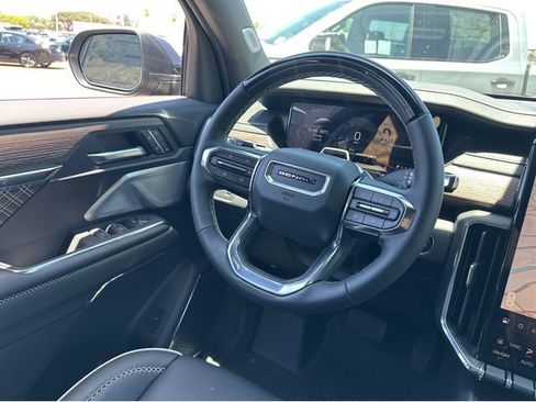 New 2025 GMC Acadia Denali w/ Super Cruise Package image 16