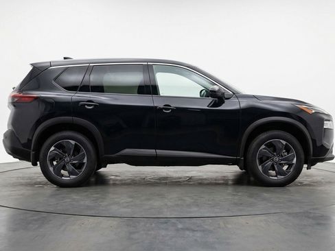 Used 2025 Nissan Rogue SV FWD image 11