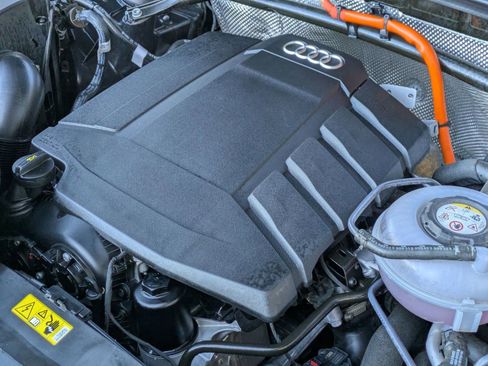 Used 2025 Audi Q5 e Premium Plus w/ Premium Plus Package image 24