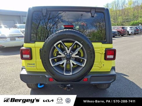 Used 2024 Jeep Wrangler Unlimited w/ Convenience Group AWD/4WD image 6