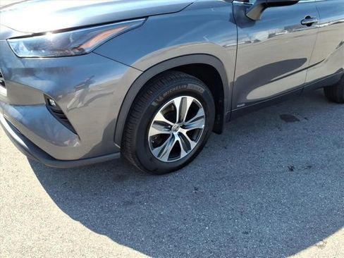 Used 2023 Toyota Highlander XLE image 4