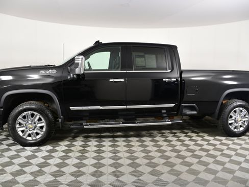 Used 2024 Chevrolet Silverado 3500 High Country w/ High Country Premium Package AWD/4WD image 9