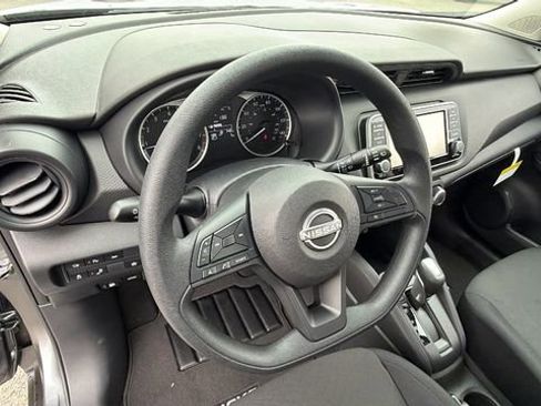 New 2025 Nissan Kicks Play S image 31