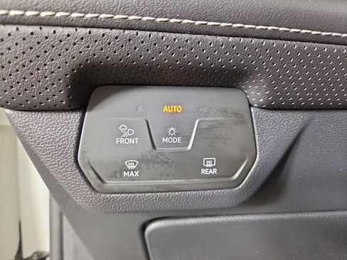 Used 2024 Volkswagen Atlas SE AWD/4WD image 30
