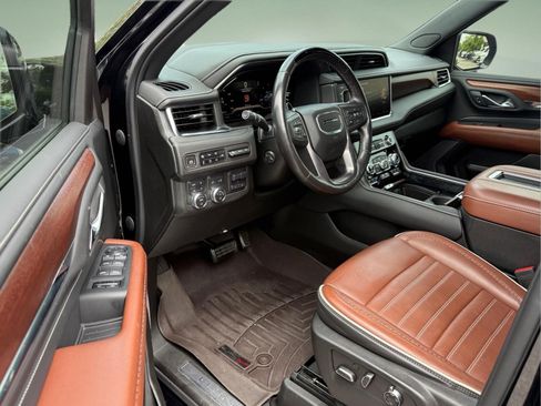 Used 2023 GMC Yukon Denali Ultimate AWD/4WD image 17
