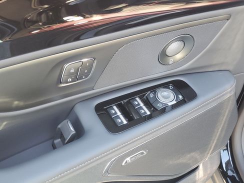 New 2026 Lincoln Nautilus Reserve w/ Jet Appearance Package AWD/4WD image 9