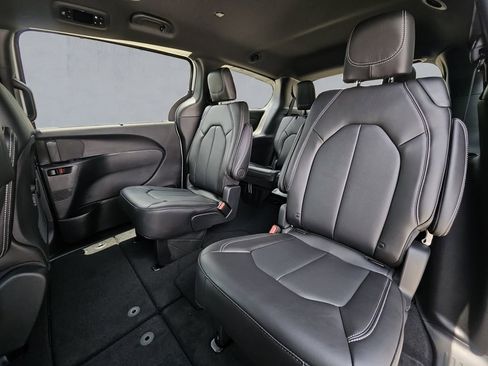 New 2025 Chrysler Voyager LX image 14