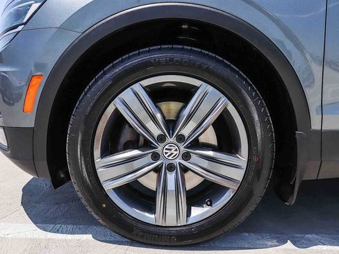 Used 2018 Volkswagen Tiguan SEL Premium FWD image 11