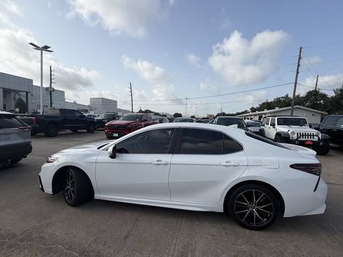 Used 2022 Toyota Camry SE w/ Convenience Package FWD image 8