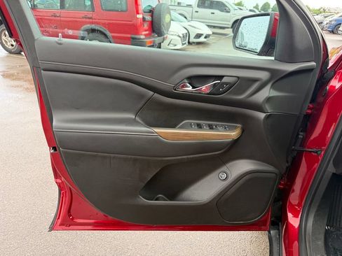 Used 2021 GMC Acadia SLE w/ Driver Convenience Package FWD image 8