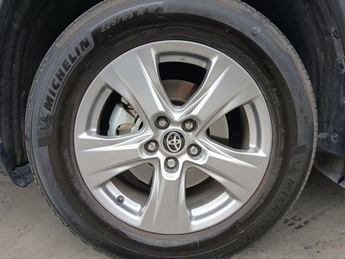 Used 2024 Toyota RAV4 XLE w/ Convenience Package image 14