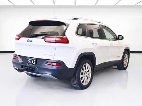 Used 2017 Jeep Cherokee Limited image 4