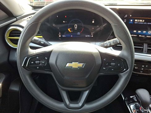 Used 2024 Chevrolet Trax LT FWD image 18