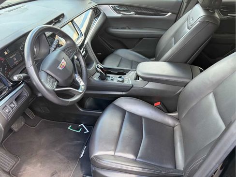 Used 2025 Cadillac XT6 Premium Luxury FWD image 9