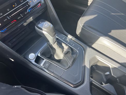 Certified 2023 Volkswagen Tiguan SE FWD image 22