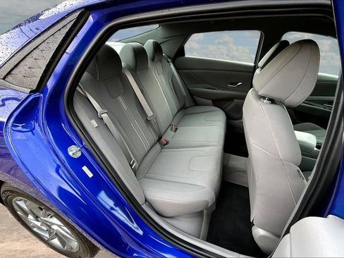 Used 2024 Hyundai Elantra Blue FWD image 27
