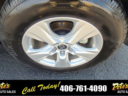 Used 2021 Toyota RAV4 XLE image 10