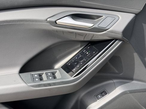 Used 2025 Audi Q6 e-tron Premium Plus w/ Premium Plus image 10