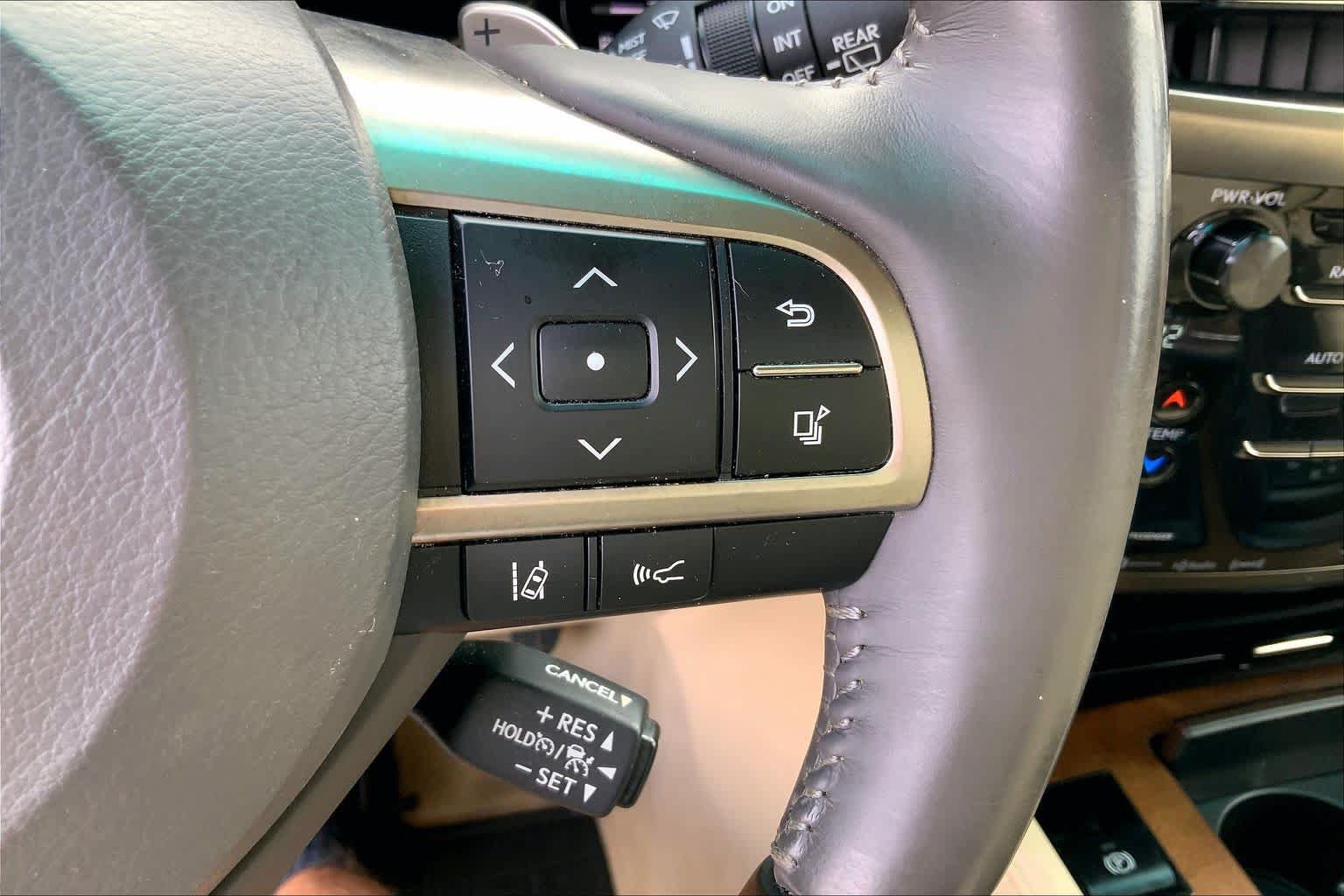 Used 2017 Lexus LX 570 4WD w/ Luxury Package image 24