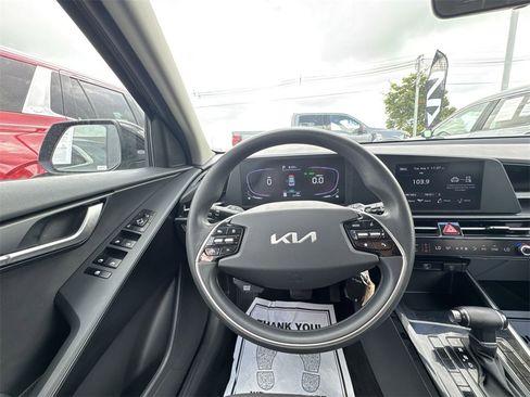 Used 2024 Kia Niro LX image 14
