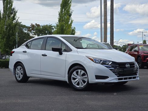 Used 2024 Nissan Versa S w/ Trunk Package FWD image 2