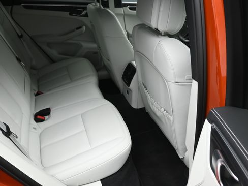 Certified 2022 Porsche Macan GTS image 10